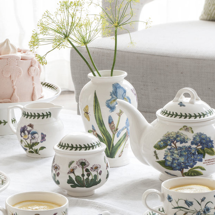 Botanic Garden Canton Vase Iris 7 inch 18 cm